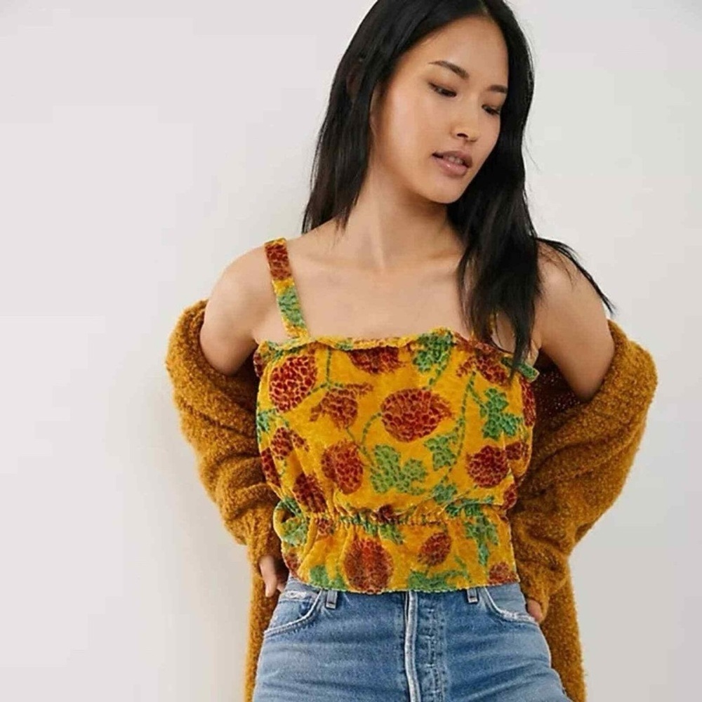 (BOGO FREE) Anthropologie Felipa Cropped Floral Velvet Top Yellow sz Medium